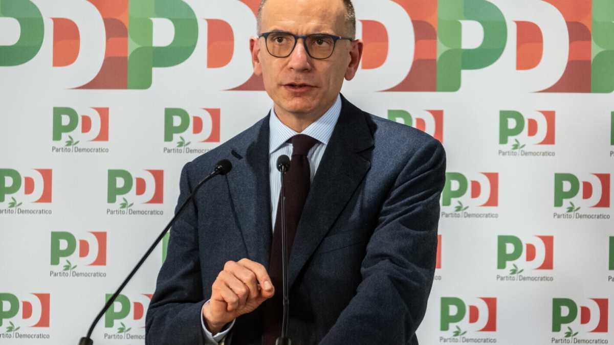 Immagine di Letta frusta Salvini (e non solo): "Basta con le ambiguità sulla Russia". E spera in una mossa di Draghi