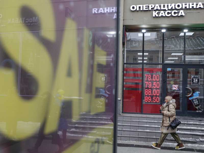 Ucraina, Putin paga l'invasione con il crollo della Borsa di Mosca. Aumenti per gas, petrolio e grano