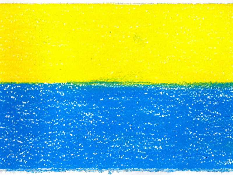 La bandiera dell&rsquo;Ucraina rovesciata &egrave; stata realizzata per il Foglio dall'artista Luca Vitone&nbsp;<br />