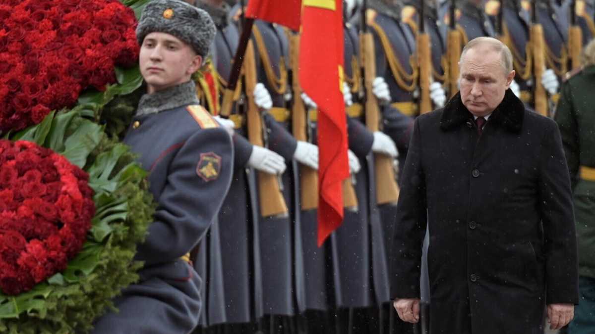 Immagine di Putin ha “ambizioni illimitate”, ci dice Anne Applebaum. Ci vuole una svolta strategica