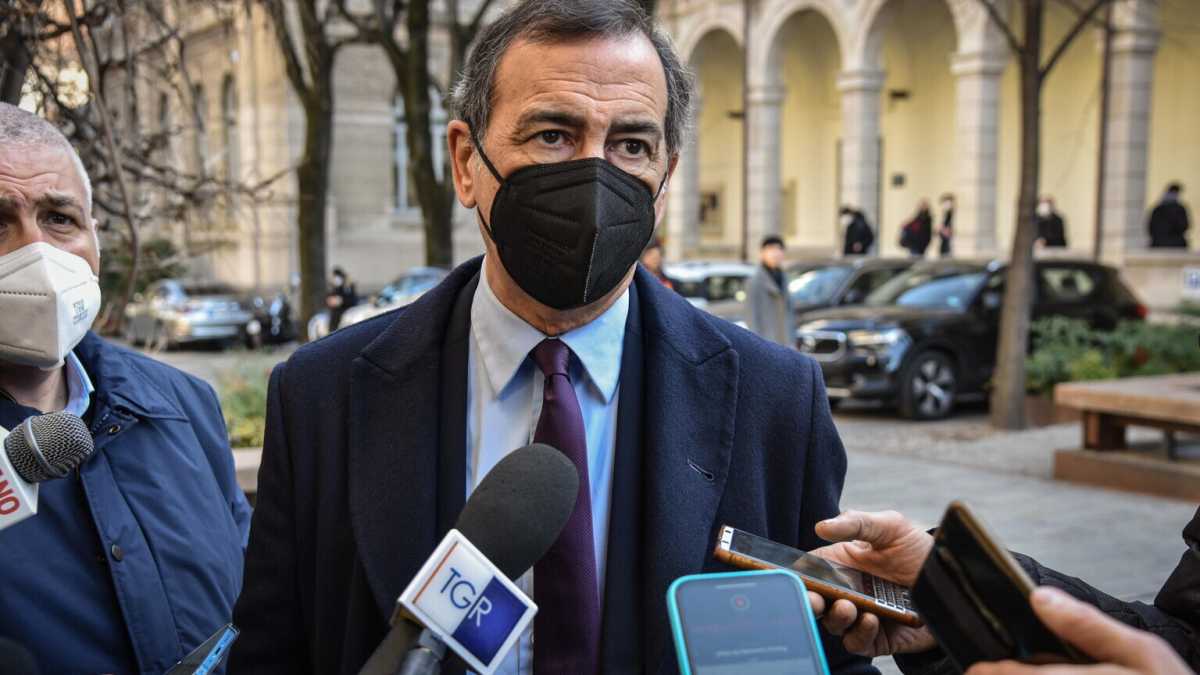 Immagine di Tutti quelli che fanno la corte a un Beppe Sala che (per ora) non si concede