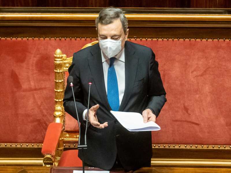 Draghi rassicura Zelensky sullo Swift. Salvini: "Rischiamo il black out"