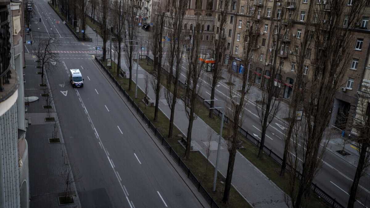 Immagine di La camminata dentro una Kyiv spettrale che resiste all’attacco russo