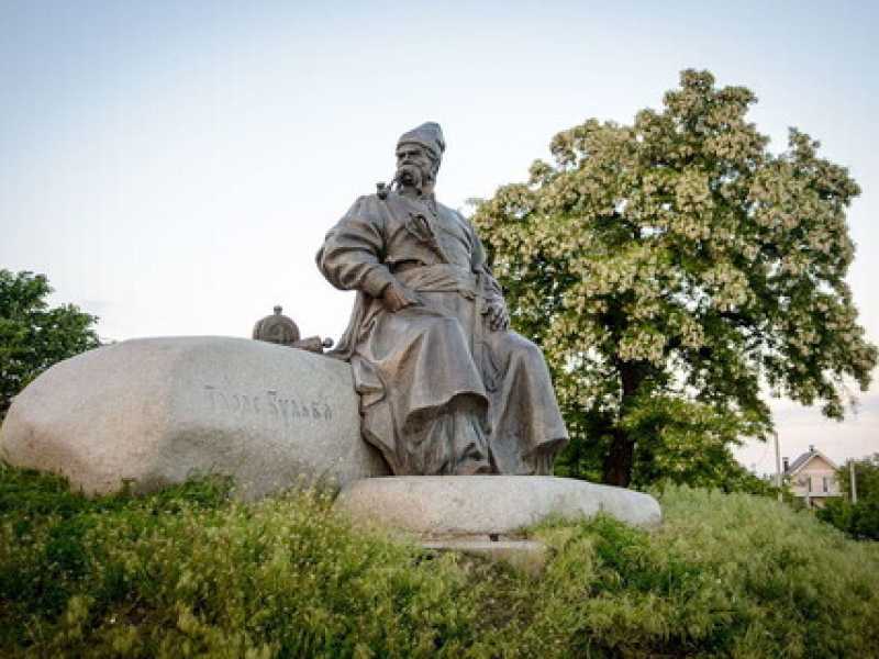 La statua di Taras Bulba a Kaleberda, in Ucraina (foto Wikimedia Commons)<br />