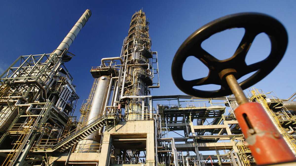 Immagine di Non c’è solo il gas. La Russia ha un punto debole: il petrolio