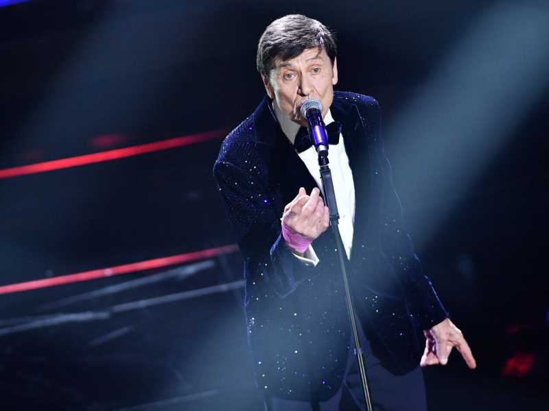 Gianni Morandi a Sanremo (LaPresse)
