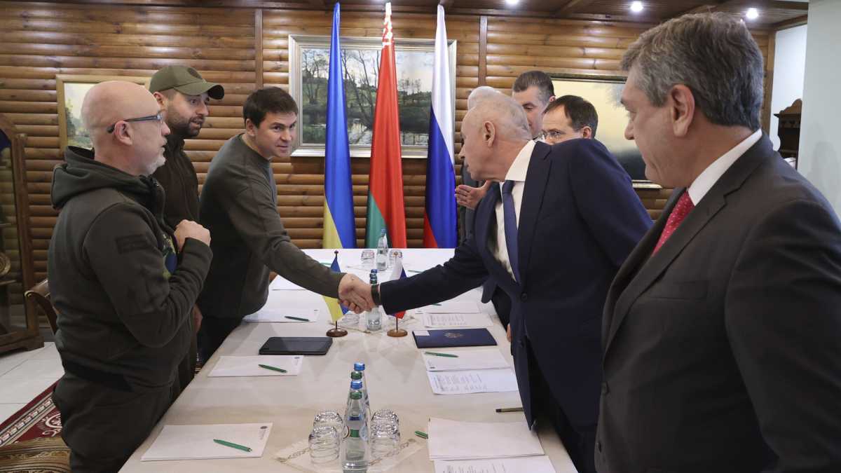Immagine di "Embargo sul gas per far collassare Mosca. I negoziati? Nessuno si fida più di Putin"