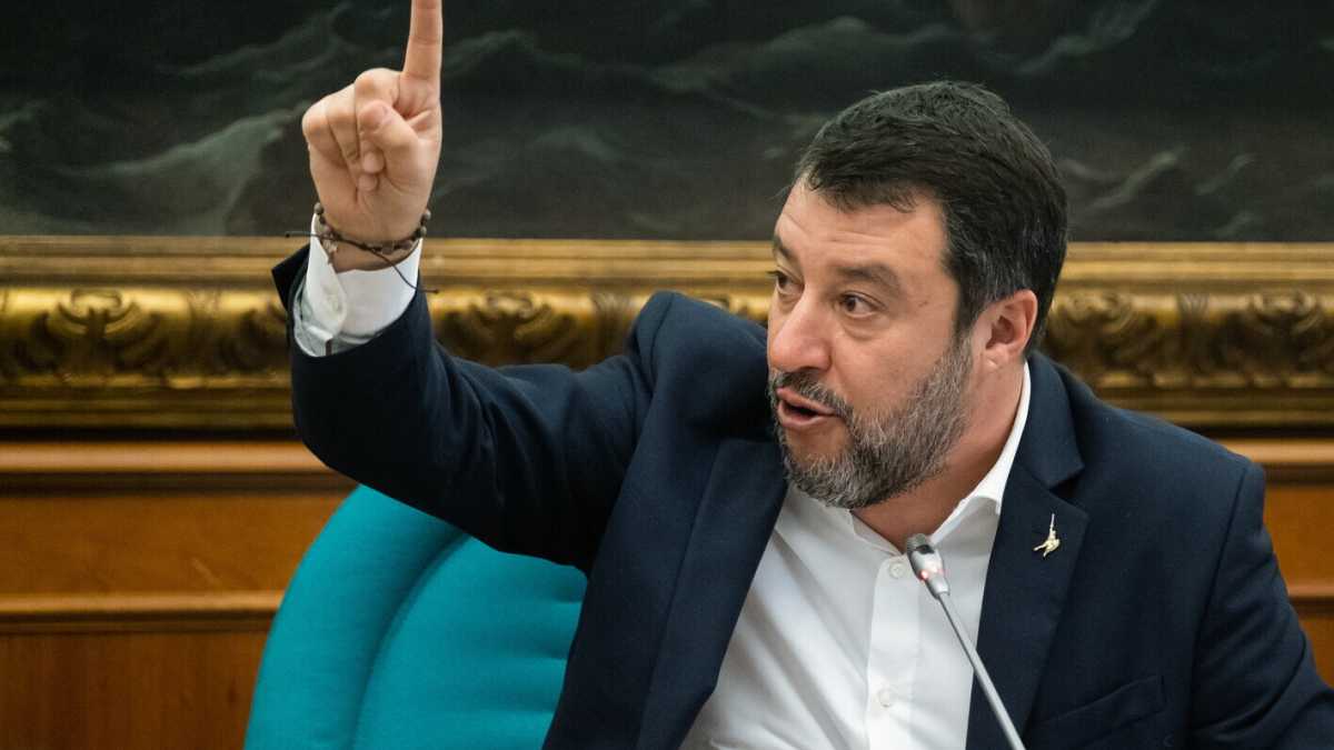 Immagine di Le stoccate di Salvini a Draghi (e Meloni): "In Ucraina siamo fuori dalla mediazione"
