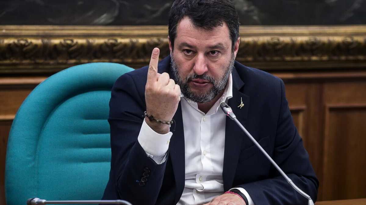 Immagine di La mozione della Lega per inviare armi non letali, cioè gabinetti chimici