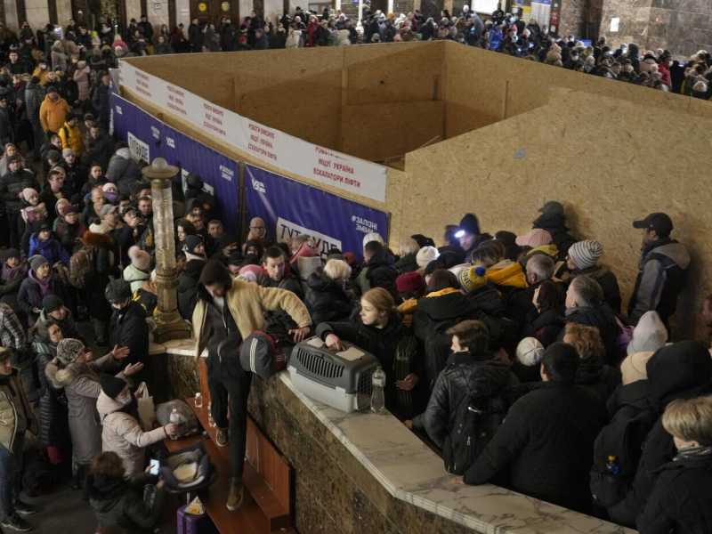Putin si trattiene, non aggredisce Kyiv come potrebbe. Vuol dire che si negozia sottobanco