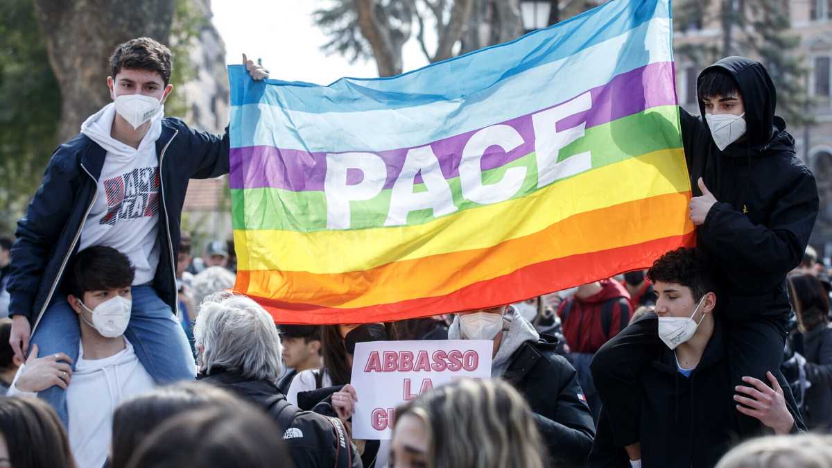 Immagine di Il pacifismo radiofonico non ferma la guerra