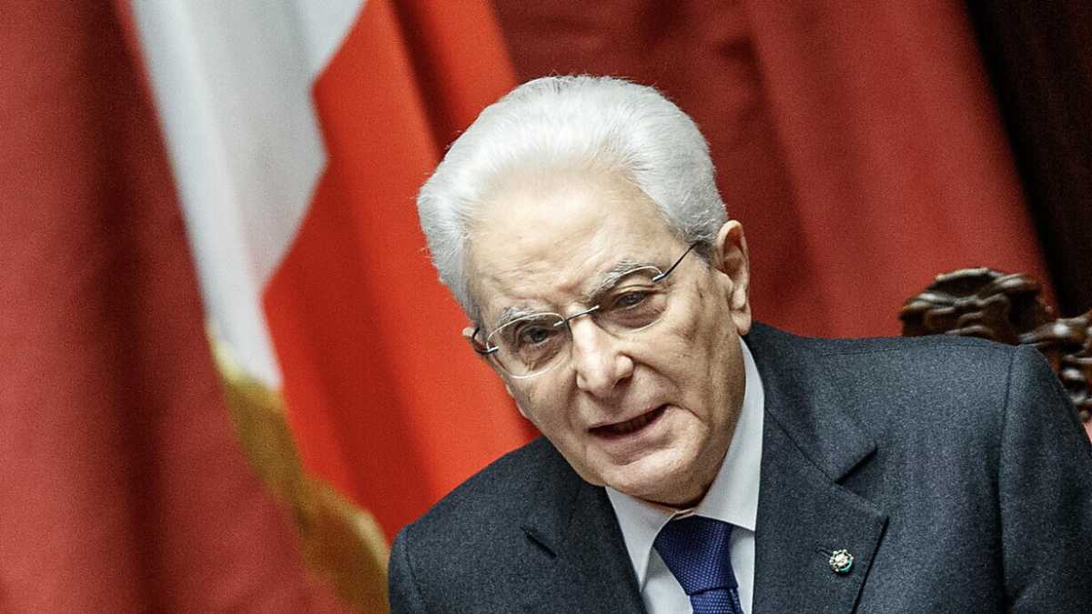 Immagine di Mattarella si è tagliato lo stipendio (di nuovo). Anche meno sobrietà Presidente