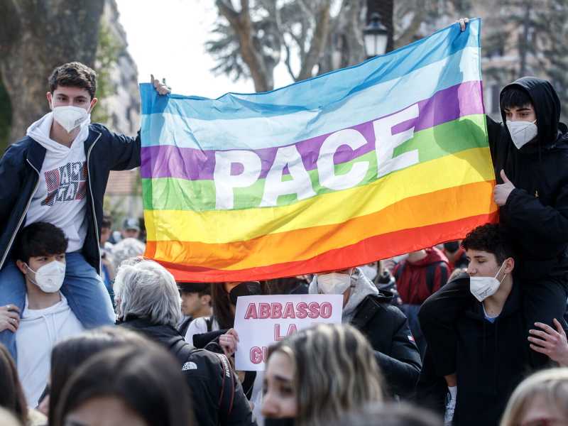 Il pacifismo radiofonico non ferma la guerra