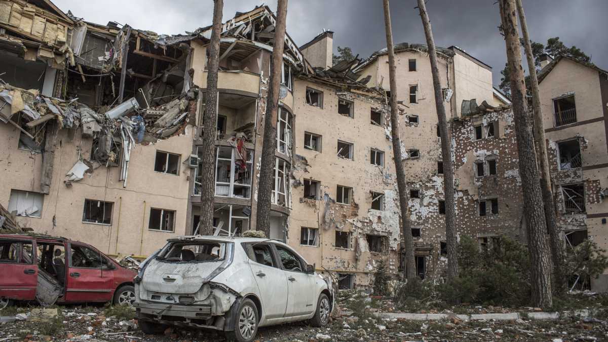Immagine di Bombe russe nonostante i corridoi umanitari. Bennet vede Putin e sente Zelensky