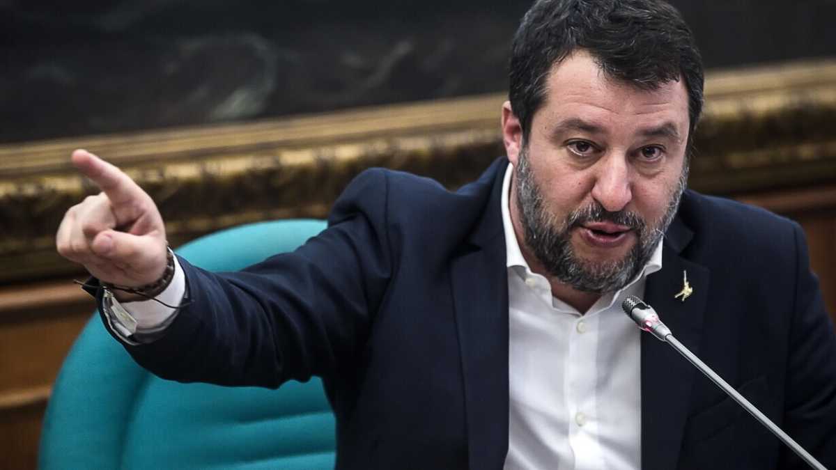 Immagine di Salvini destabilizza il governo mentre Putin attacca l’Europa. A chi fa comodo? Ops!