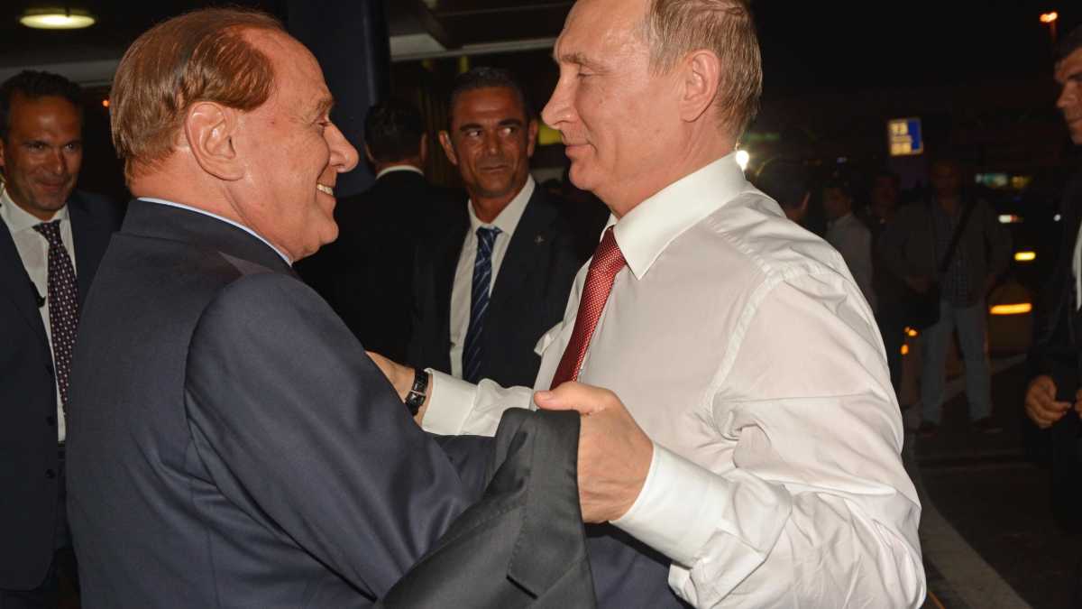 Immagine di Cosa insegna la cena di Berlusconi e Putin del 2002