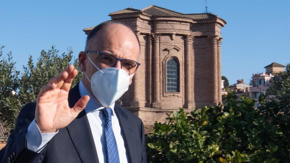 Immagine di "Giusto fornire armi all'Ucraina": così il Pd di Letta sfida piazza San Giovanni