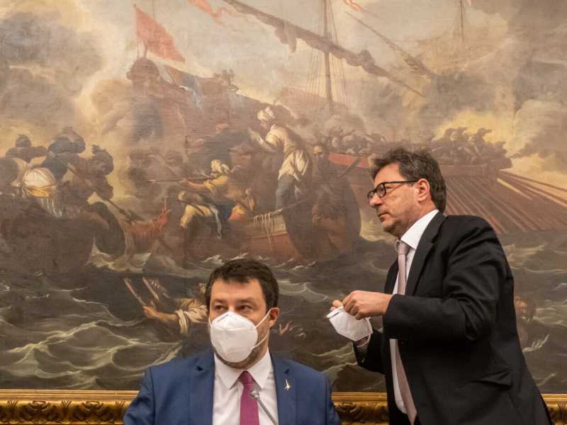 Salvini straparla di pace, Giorgetti fa il realista: "Le armi servono"