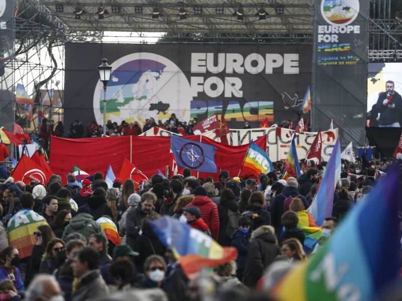 La Cgil surreale come Black Mirror. Quella per la pace è una manifestazione filologica