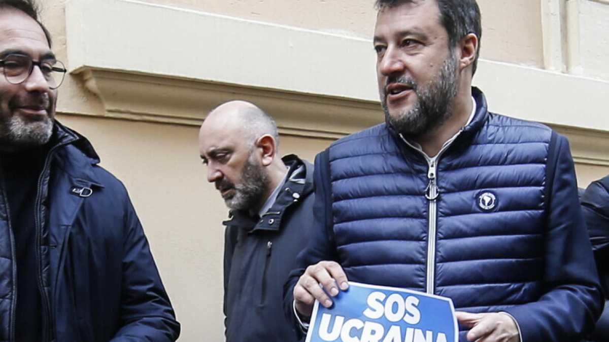 Immagine di "Ghe pensi mi": Salvini a Varsavia per aiutare i profughi in fuga dalla guerra di Putin