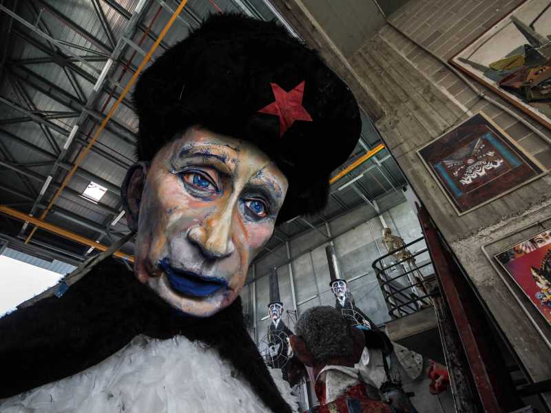 Così i No vax diventano sì Putin. Un'indagine