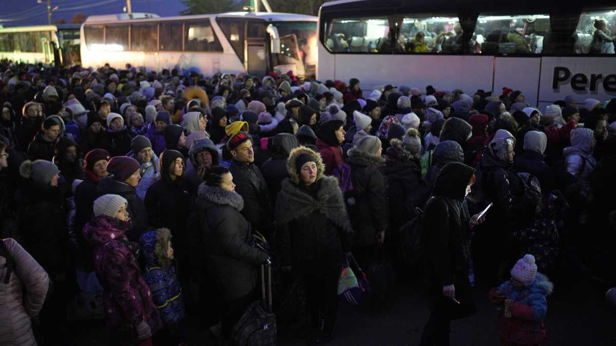 Immagine di Sui bus a Uzhgorod c’è chi scappa e chi torna in Ucraina per arruolarsi