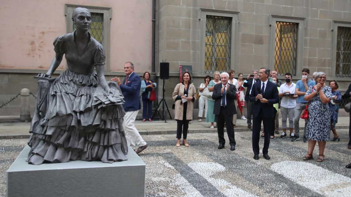 Immagine di Milano è la città delle statue: la chiamano equality-marketing, si legge paradiso per piccioni