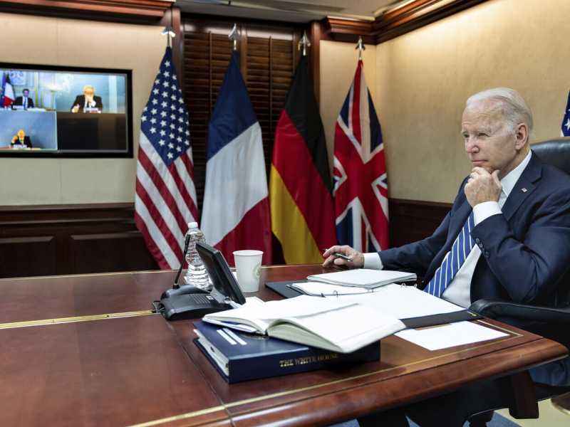 Biden annuncia l’embargo del petrolio russo. Le conseguenze insidiose e il messaggio a Putin