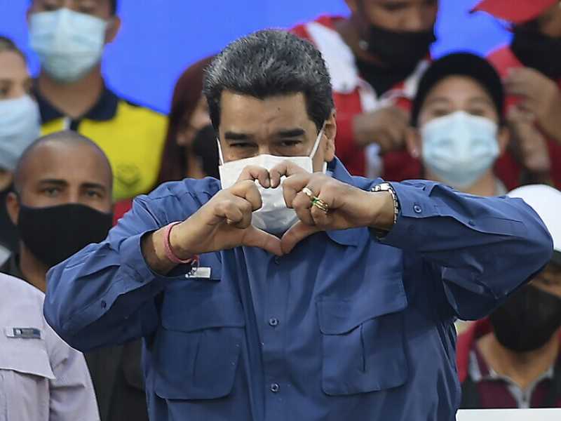Ora Biden apre a Maduro per avere un po’ di petrolio