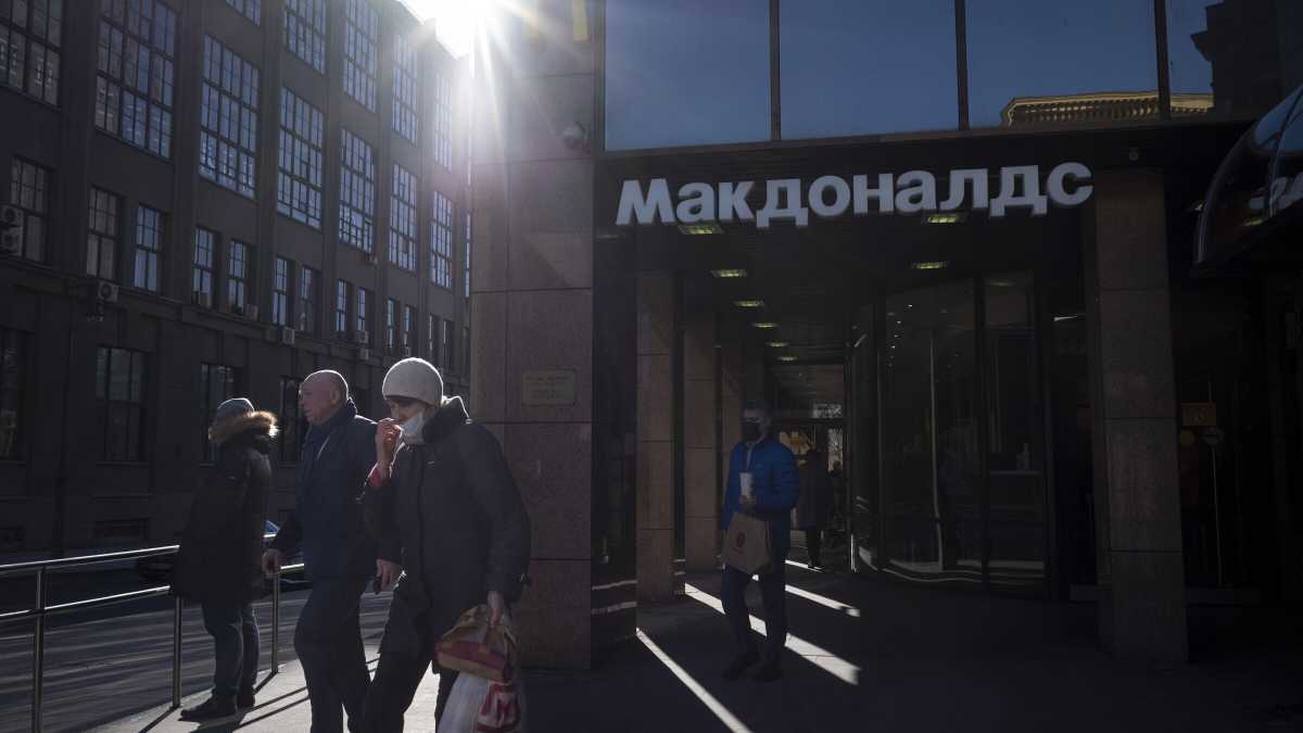 Immagine di Come funziona il boicottaggio contro la Russia delle aziende occidentali