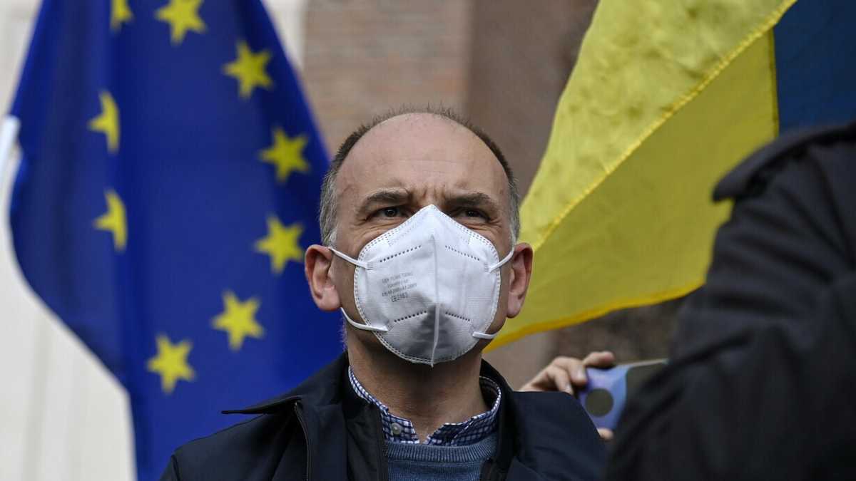 Immagine di "Stop al gas e al petrolio russo": Letta sposa la linea dura contro Putin