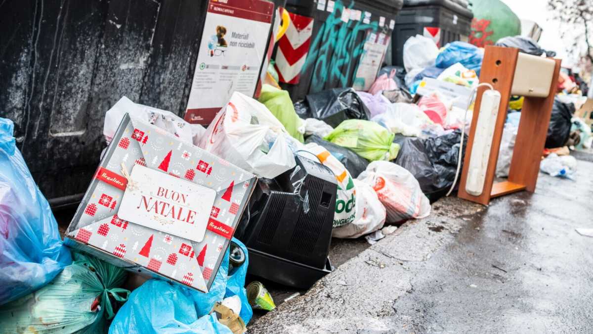 Immagine di “Roma pulita a Natale”, diceva Gualtieri. Per Pasqua forse ci siamo