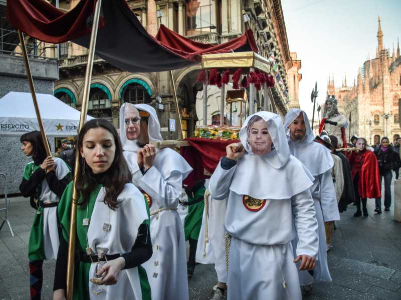 Il corteo a Milano (Ansa)<br />&nbsp;