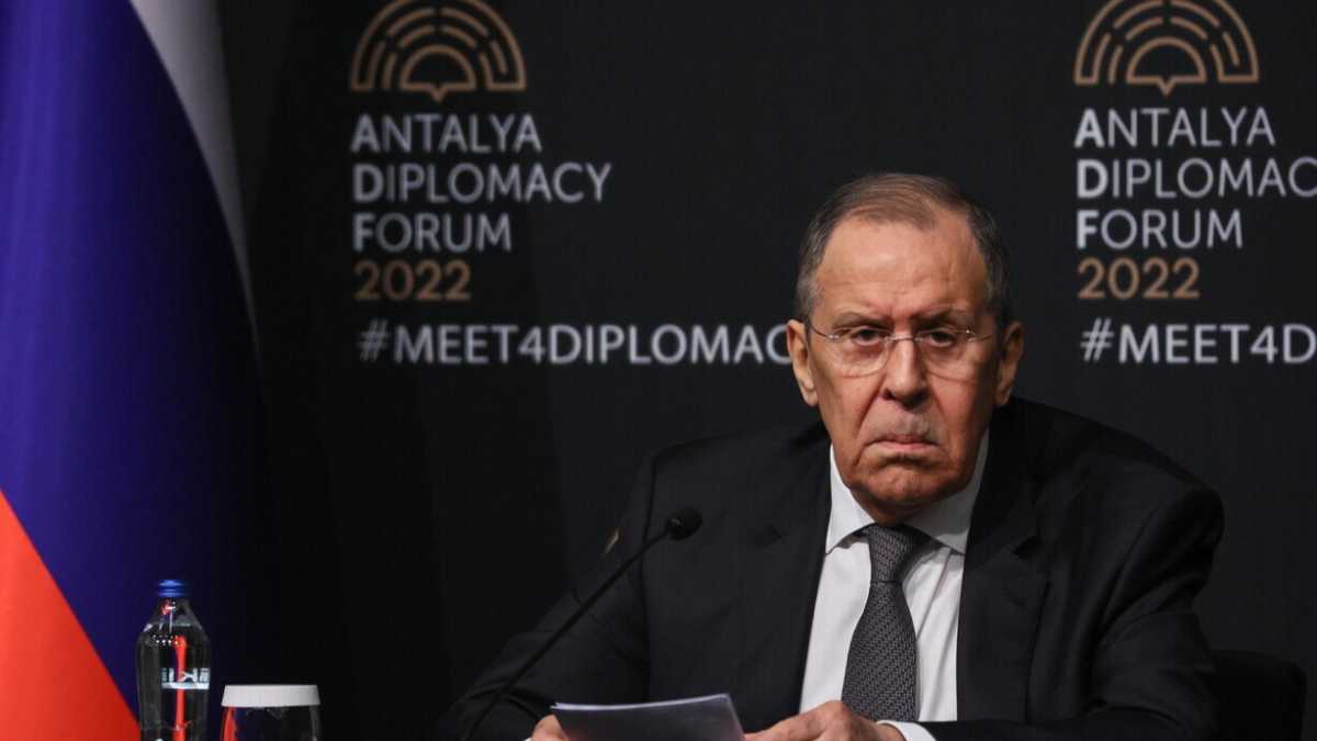 Immagine di Le dichiarazioni offensive di Lavrov e la mediazione dell'instancabile Macron