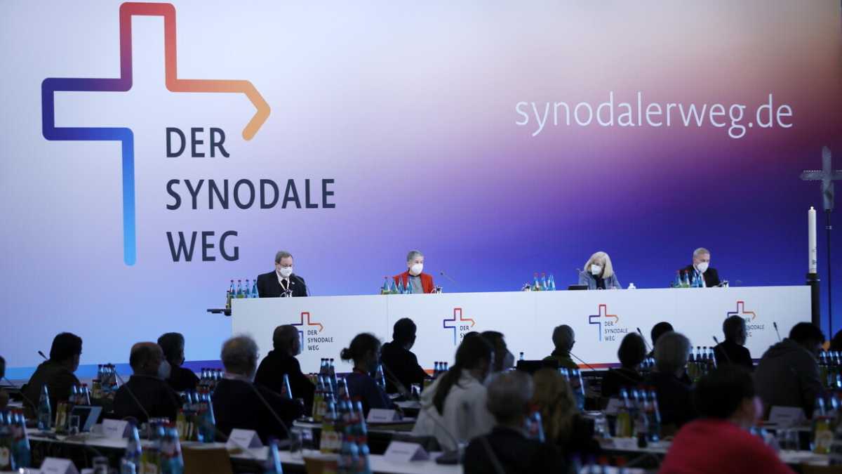 Immagine di Un Sinodo di partito. Intervista alla scrittrice Dorothea Schmidt, membro dell’assemblea