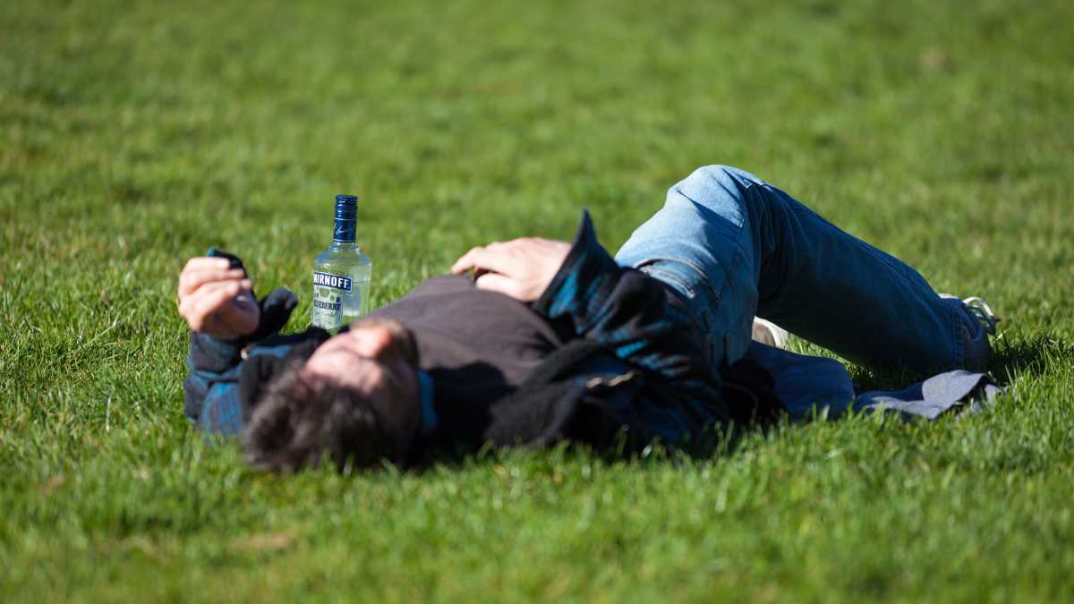 Immagine di Noi uomini che puzziamo di vino