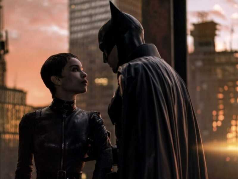Una scena da "The Batman" con Zoe Kravits e Robert Pattinson<br />&nbsp;