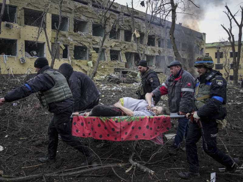 Le bombe sull’ospedale pediatrico di Mariupol segnano la svolta irrimediabile della guerra