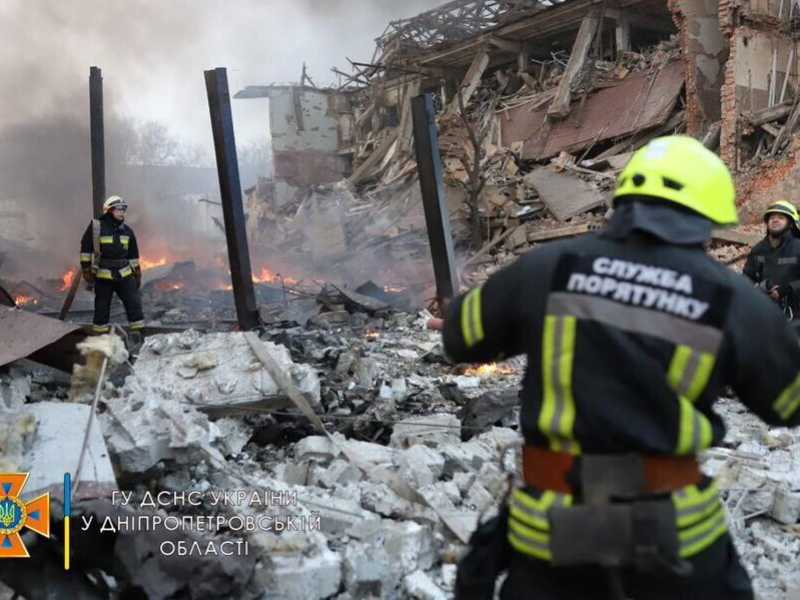 Guerra in Ucraina. Mosca attacca altre città. Biden: stop alle relazioni commerciali con la Russia