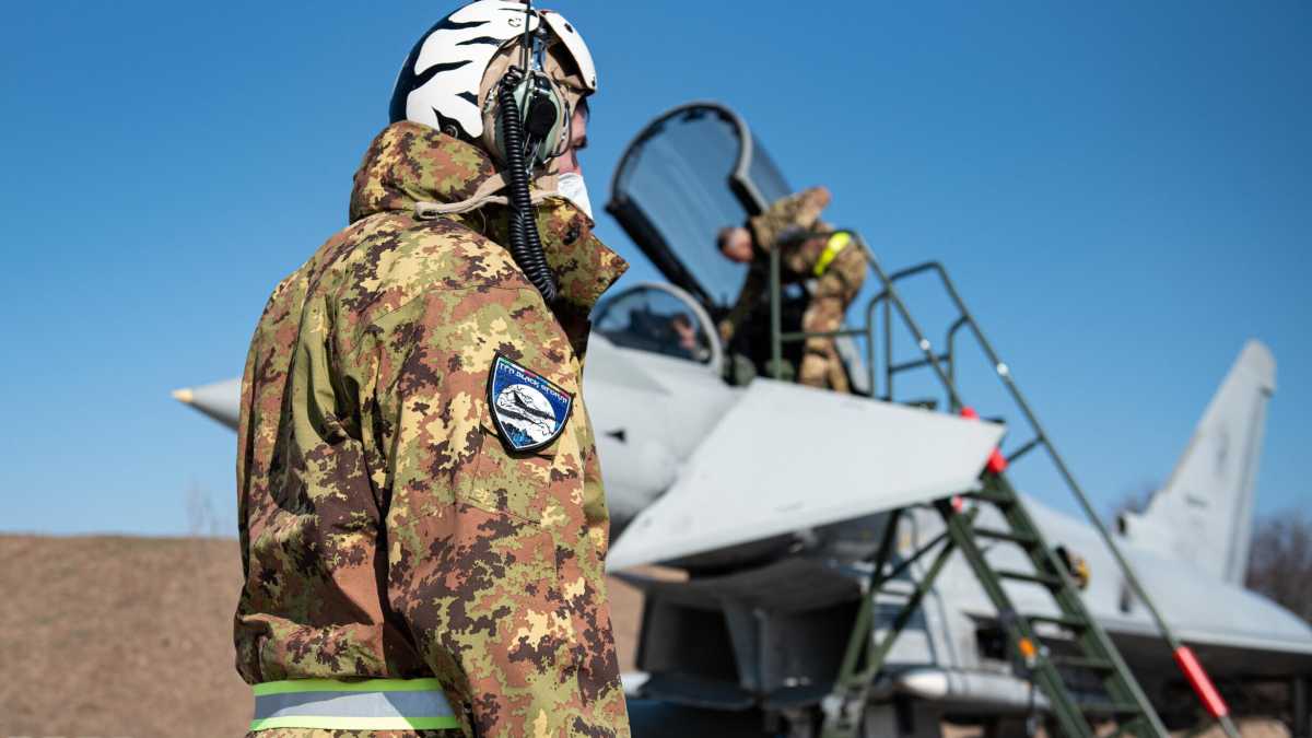 Immagine di Il Parlamento al governo: "Si porti la spesa militare al 2 per cento del pil"