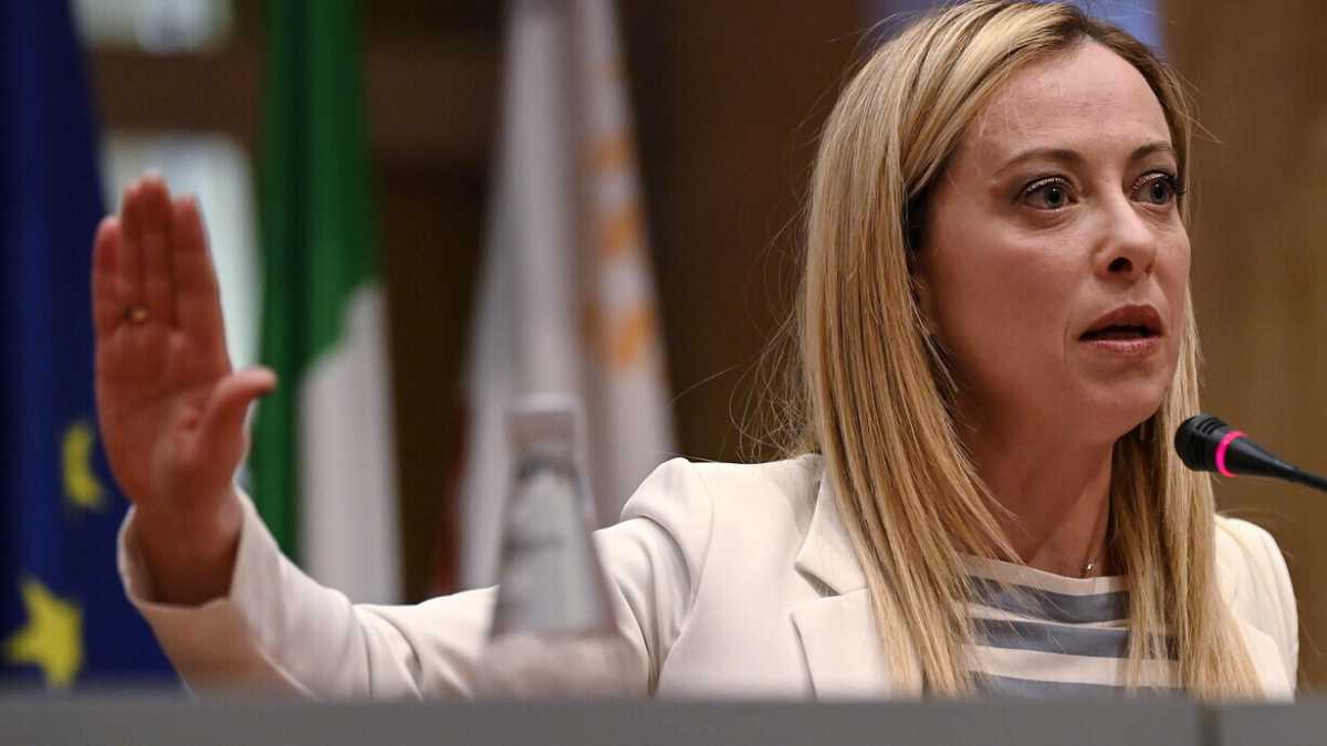 Immagine di Giorgia Meloni e le colpe del fascismo: "Non si oppose alle leggi razziali di Hitler"