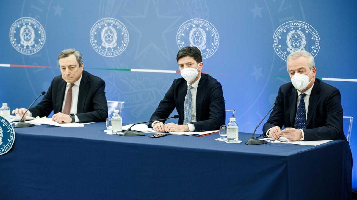 Immagine di Le ultime settimane del super green pass. Il governo prepara il decreto (e un freno d'emergenza)