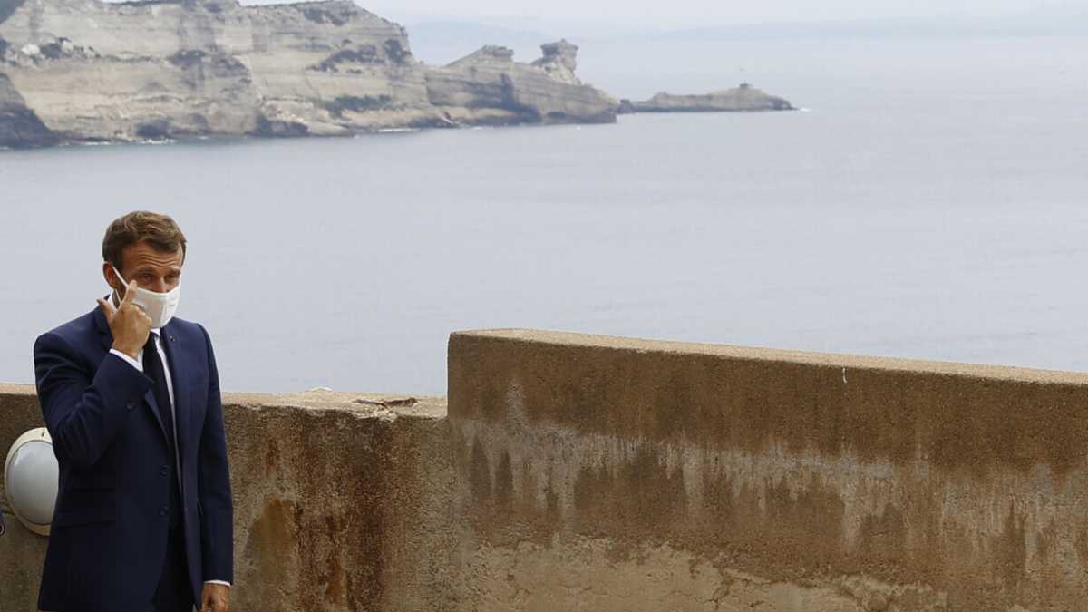 Immagine di Macron prova a parlare con gli autonomisti moderati per sedare la violenza in Corsica