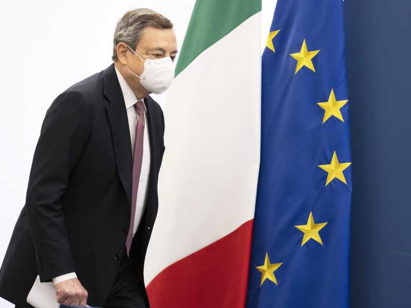Draghi abbassa accise carburante (-25 cent) e blinda le materie prime