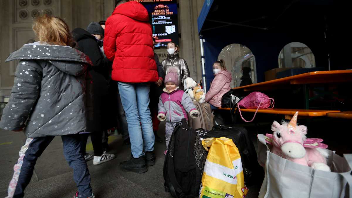 Immagine di Banchi d’amore. Il primo giorno di scuola di due bambini ucraini in Italia, al sicuro