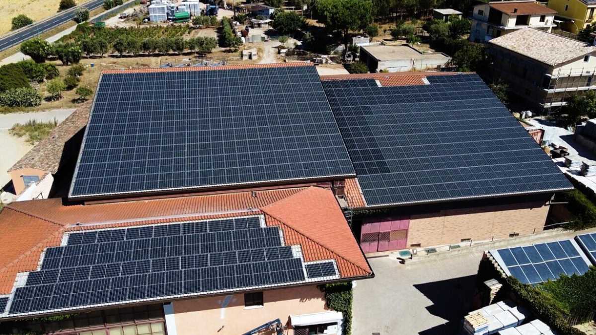 Immagine di A Ventotene aziende, privati e comune sono indipendenti grazie al fotovoltaico