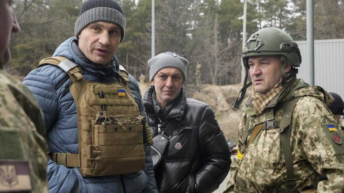 Immagine di La forza dei sindaci ucraini, che raccontano il massacro, resistono e combattono