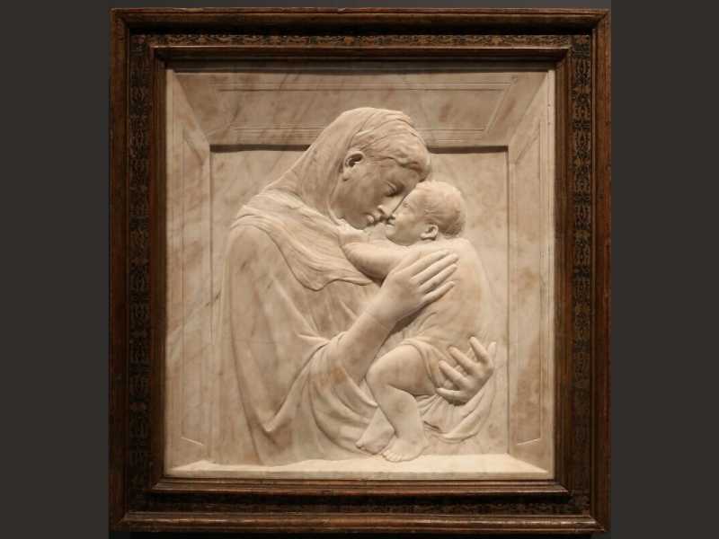 Donatello, Madonna Pazzi, 1425-30 ca (foto Wikimedia Commons) <br />