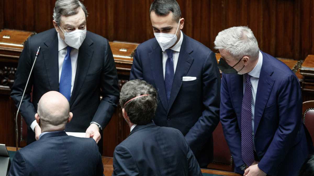 Immagine di Draghi ribadisce sostegno all'Ucraina, ma in Parlamento è sempre il Donbas