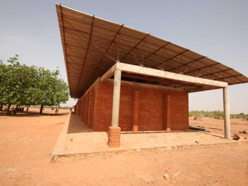 Scuola primaria (2004) a Gando, Burkina Faso<br />via CC BY-SA 3.0 <br />